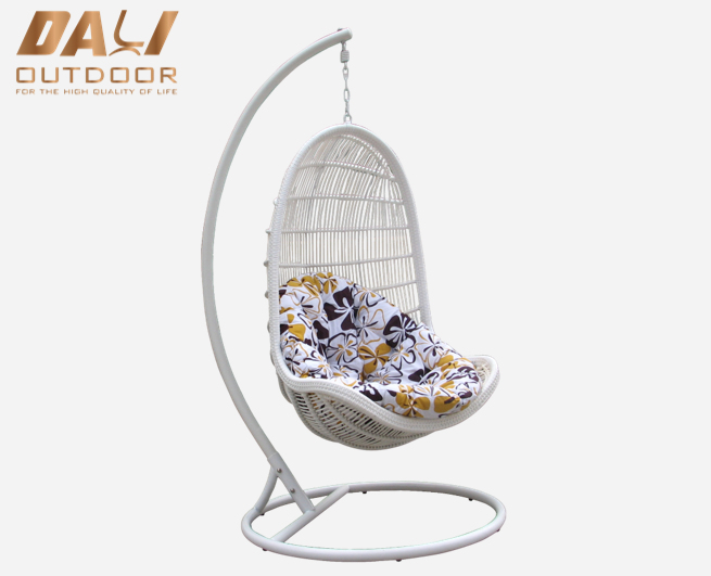 Egg Design hordozható beltéri rattan teraszos hintaszék